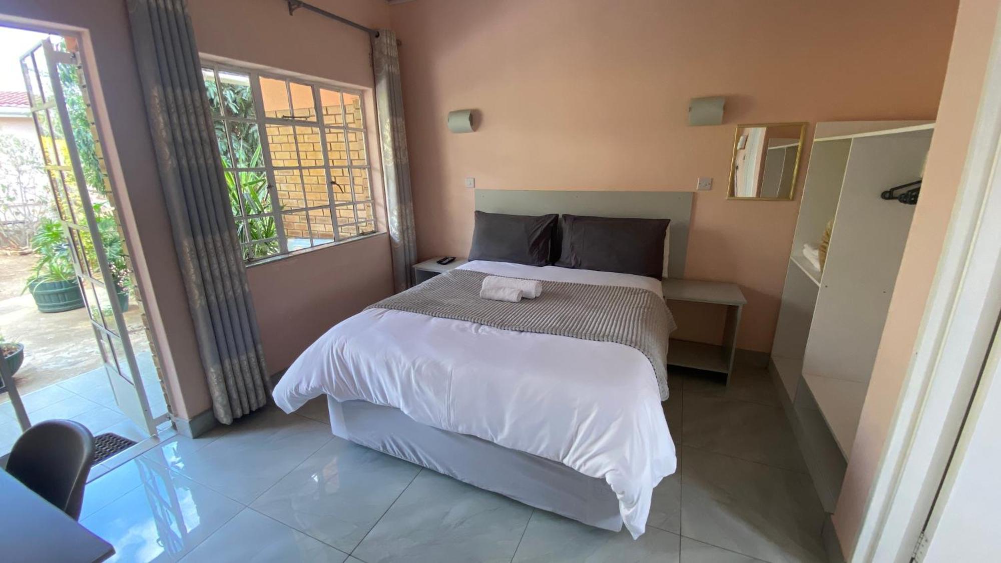 Lynns Guest House Bulawayo Exterior photo